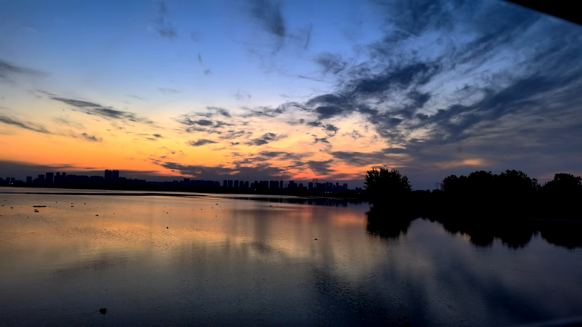 朝阳,那一抹东方的希望之光闪耀天际